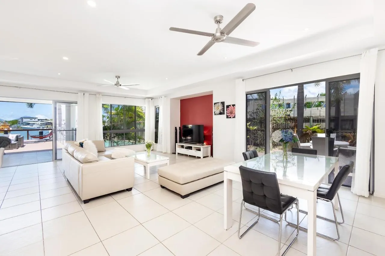 Semesterbostad Cairns Beaches Home, Marina View, Sleeps 12 Yorkeys Knob