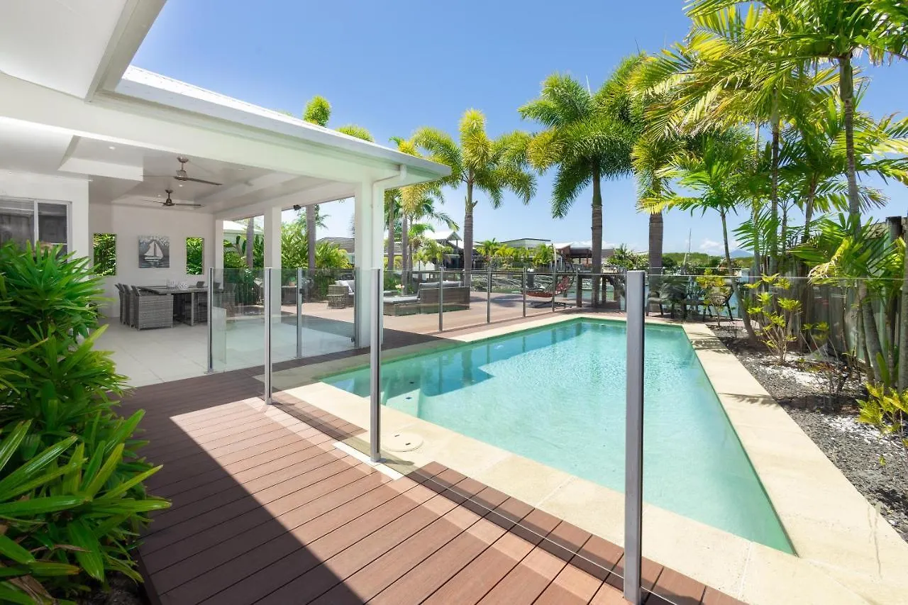 Semesterbostad Cairns Beaches Home, Marina View, Sleeps 12 Yorkeys Knob
